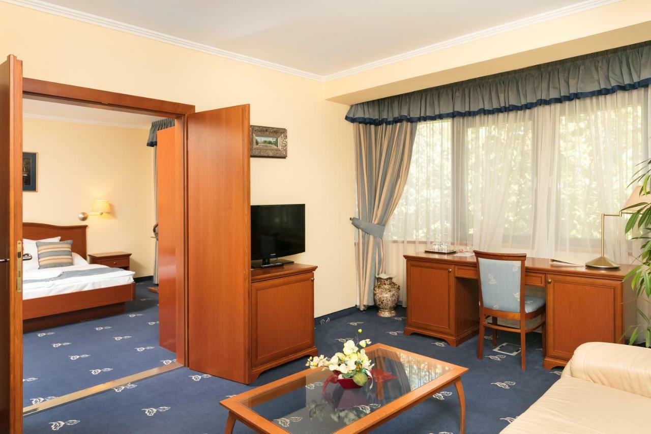 Hotel Kálvária Superior Győr Exterior foto
